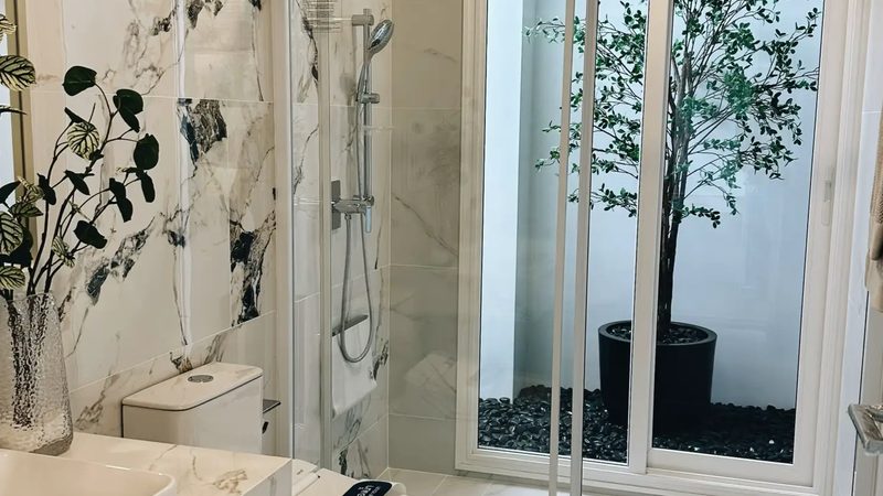 家庭光伏安装价格构成揭秘：影响因素与合理预算